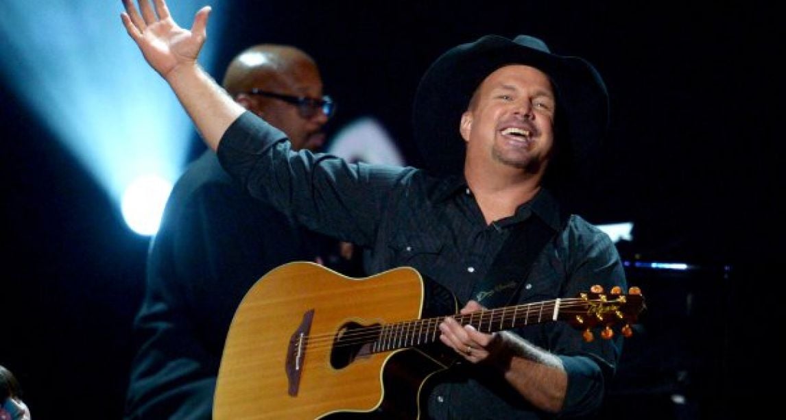 Garth Brooks lands in Dublin ahead of five concerts in Dublin this