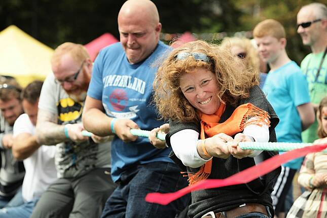 Over a thousand redheads gather in Ireland to crown the new 'King and ...