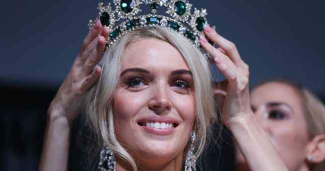 Irish Nurse Working In London Crowned Miss Universe Ireland 2018 The Irish Post 