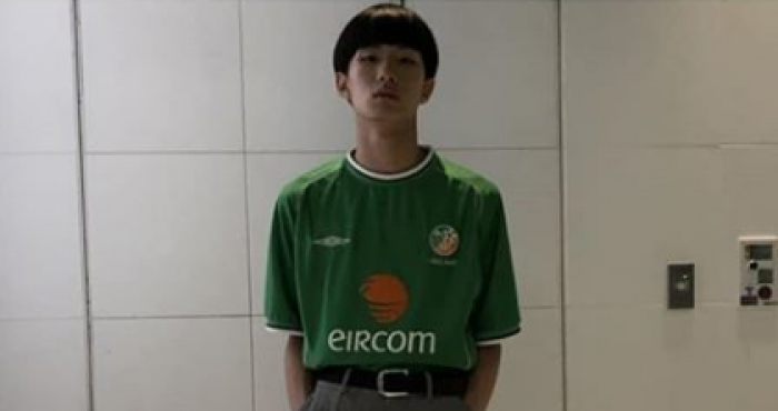 Japanese fashion model goes viral posing in a classic 2002 Ireland