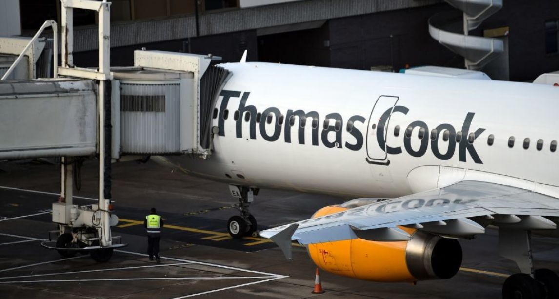 Thomas Cook Passengers Raise £5 000 In Cash For Unpaid Cabin Crew After Flight Home The Irish Post