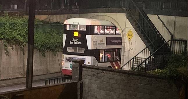 Doubledecker bus causes chaos after getting stuck under