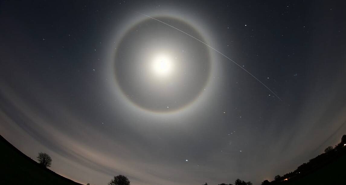 Ireland stunned as awe-inspiring 'moon halo' shines in the night skies ...