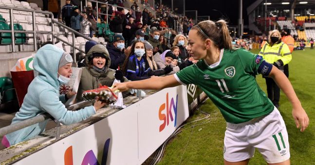 Photo of Katie McCabe reprezentuje remízu Írska 1:1 so Slovenskom