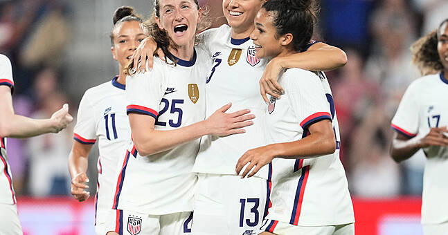 U S Soccer And Womens Players Agree To Settle Equal Pay Lawsuit With