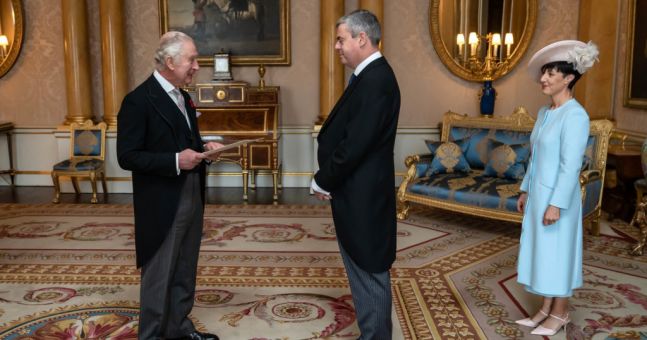 'A GREAT DAY': Irish Ambassador to Britain presents credentials to King ...