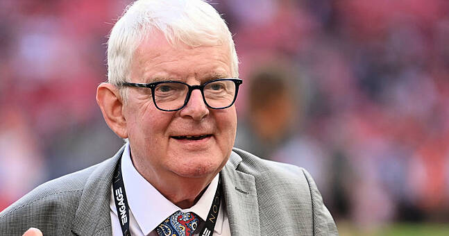 Legendary football commentator John Motson has passed away at the age ...