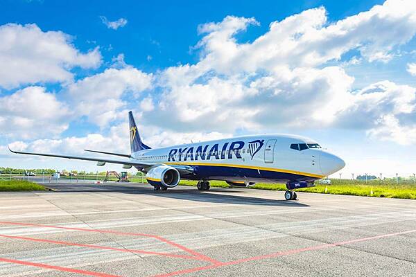 Ryanair celebrates milestone as it carries 30million passengers through Birmingham Airport