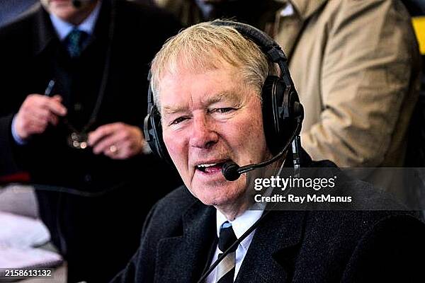 Chris Kamara leads tributes towards legendary GAA figure Mícheál Ó Muircheartaigh