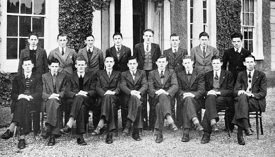 1943-44 College Prize List - KnockUnion.ie