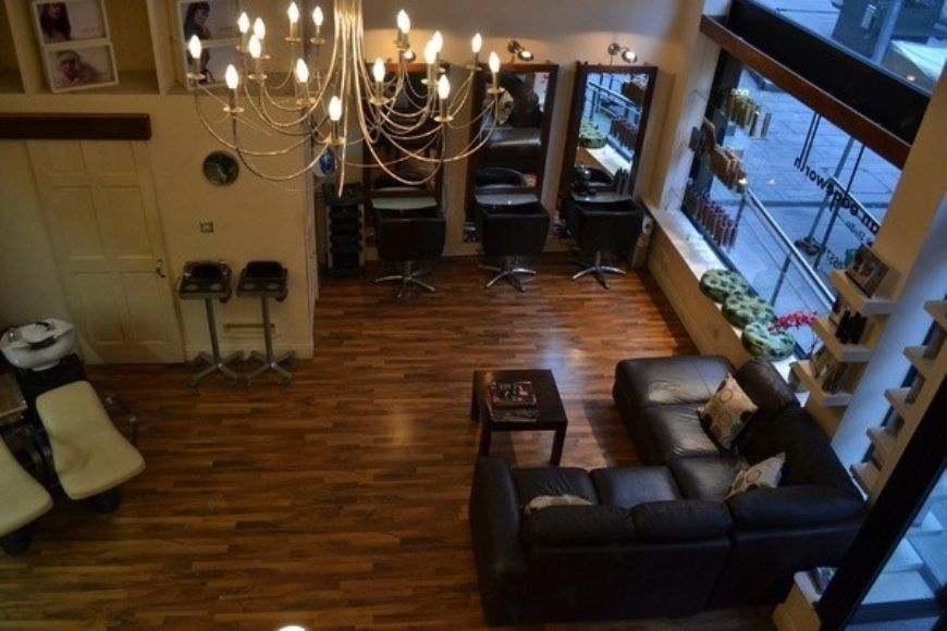 9 Hair Salons In Dublin Where You Can Get Boozed Up For Free While You