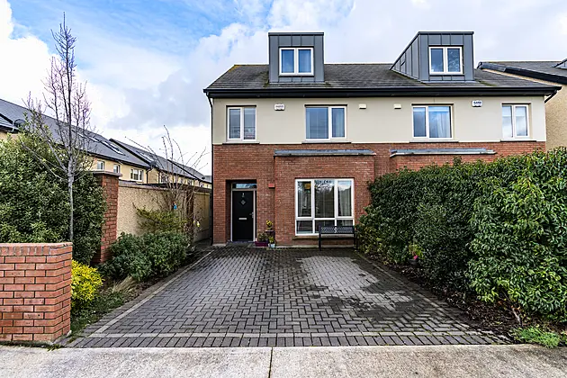 15 Dodderbrook Park, Ballycullen, D24 PX8N