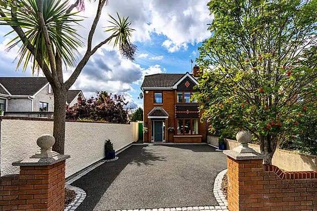 1 Glencairn Drive, The Gallops, Leopardstown, Dublin