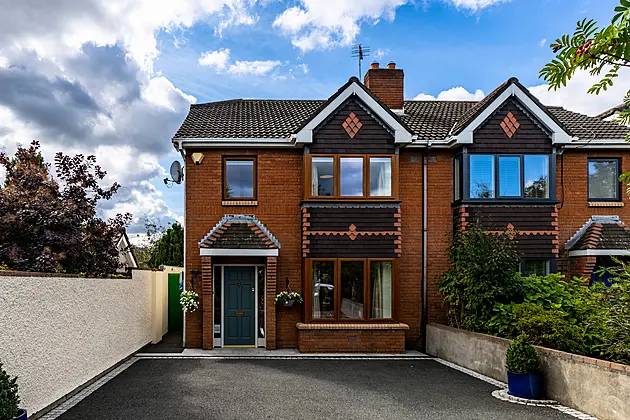 1 Glencairn Drive, The Gallops, Leopardstown, Dublin