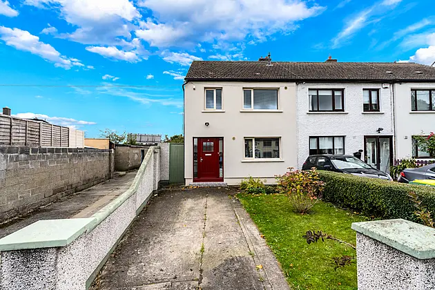 19 St James Road, Greenhills, Dublin