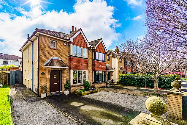 16 Glenbourne Way, Leopardstown, D18 E9X7