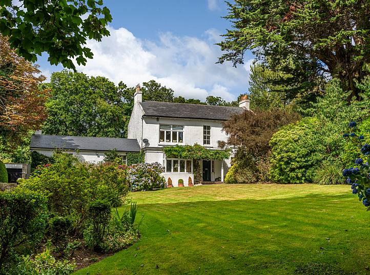 "Larkfield", Balure Lane, Church Road, Killiney, A96 E928