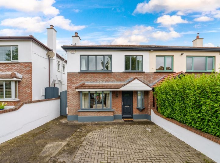 4 Mount Eagle Lawn, Leopardstown, D18 X6P5