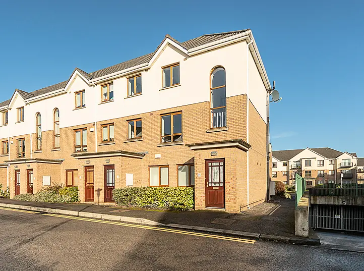 16 The Court, Larch Hill, Santry, Dublin 9