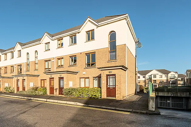 16 The Court, Larch Hill, Santry, Dublin 9