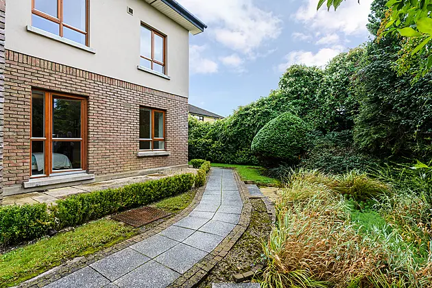 1 El Pinar, Sandyford, Dublin 18