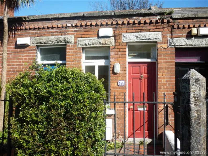 Ireland&#039;s narrowest house is sold