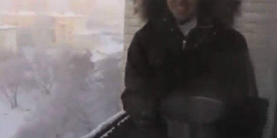 [Video] Snow joke - boiling wa...