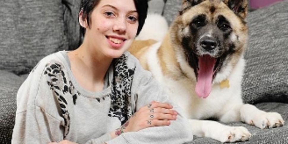 Dog saves woman from choking t...