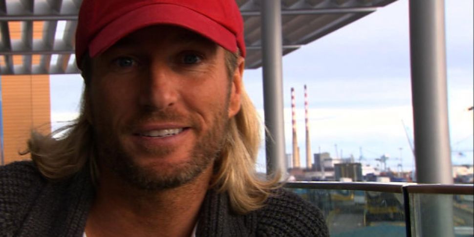 Robbie Savage outwits entire d...