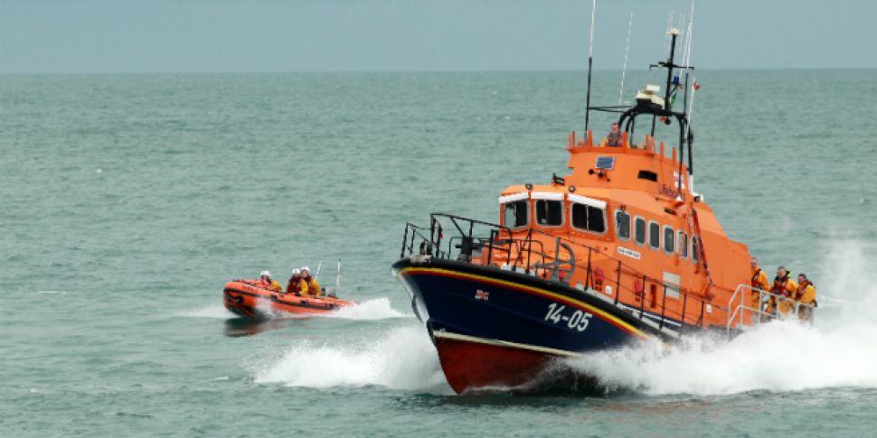 Three rescued after boat sinks...