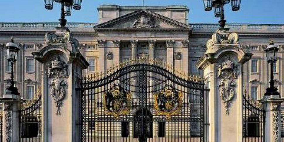 Buckingham Palace issues secon...