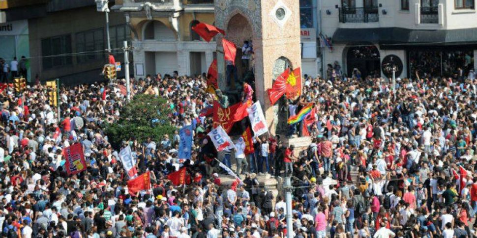 Protestors return to Istanbul&...