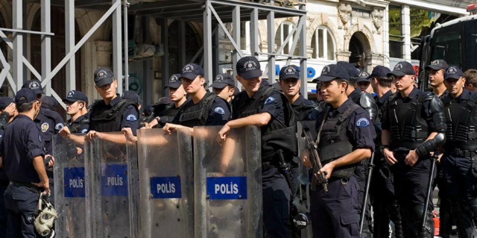 Turkey: Riot police enter Taks...