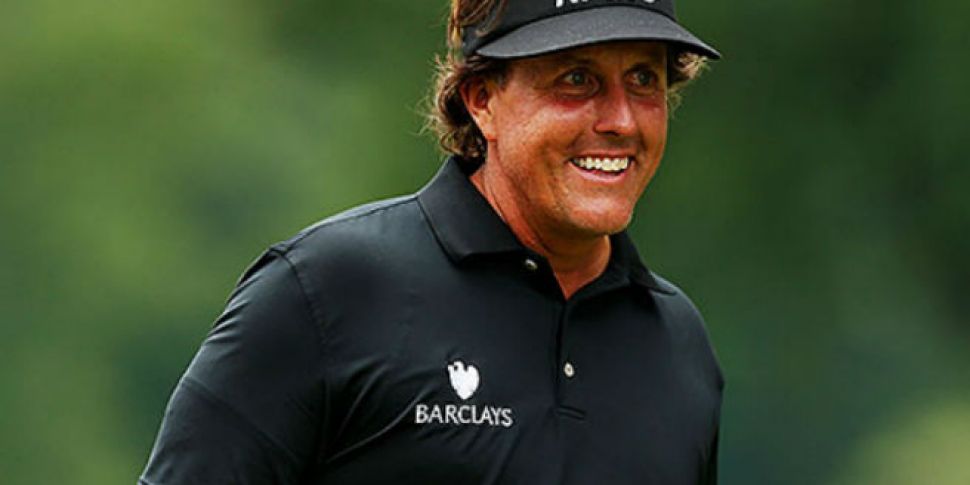 Mickelson holds US Open lead