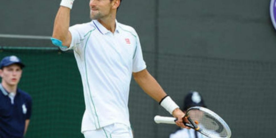 Djokovic made to battle for Wi...