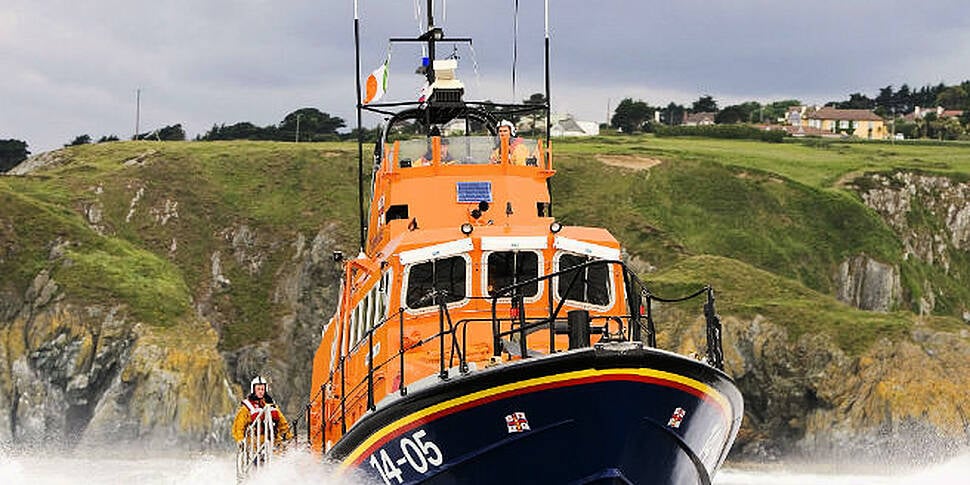 Six rescued after boat capsize...