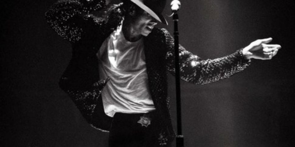 Michael Jackson outperforms Pr...