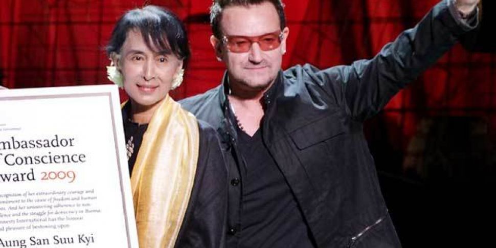 AUDIO: Bono pays tribute to &a...