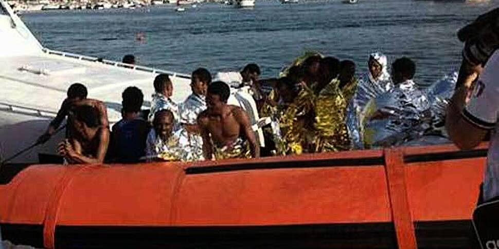 Italy migrant boat sinks killi...