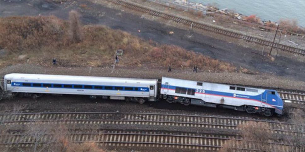 4 dead in New York train derai...
