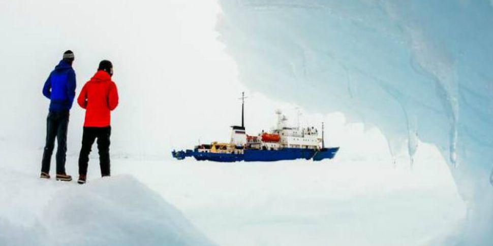 Antarctica: Chinese rescue boa...