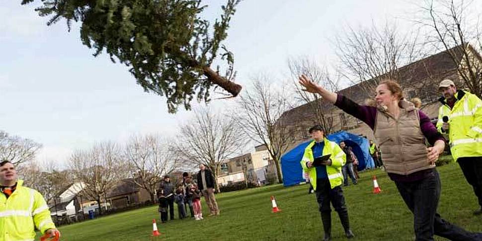 Tree-Throwing Championship beg...