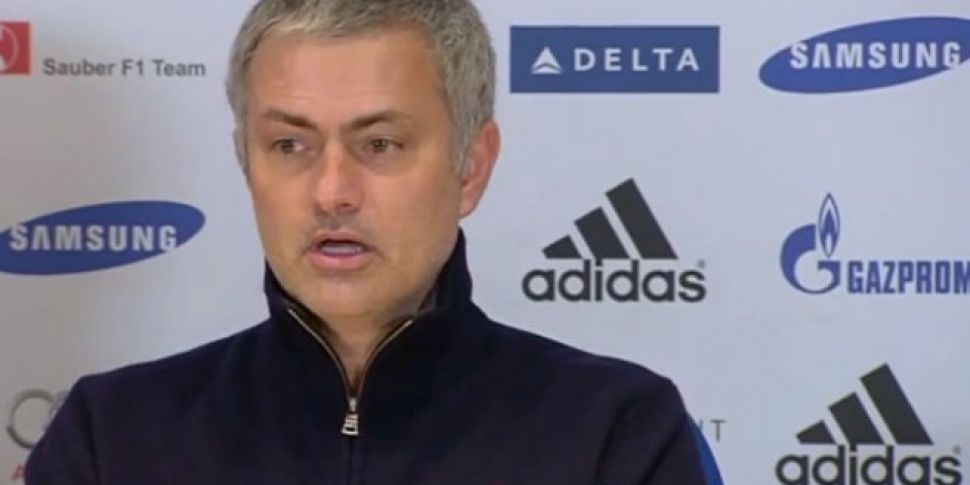 VIDEO: Jose Mourinho tries to...