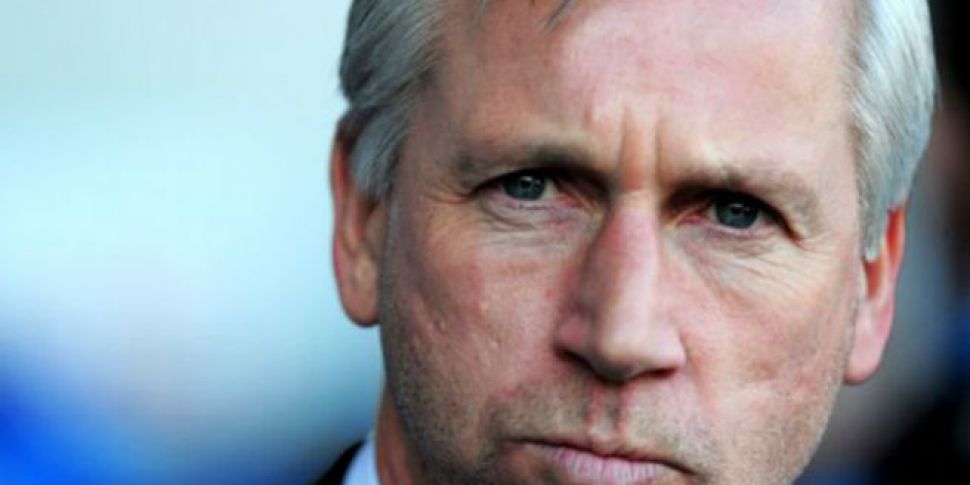 Pardew pleads with Magpies to...