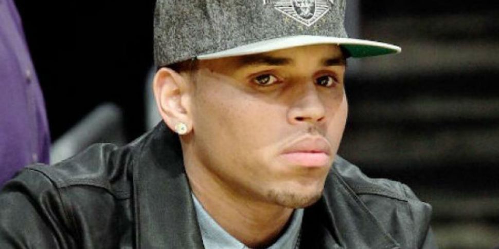 Chris Brown to stay in jail un...