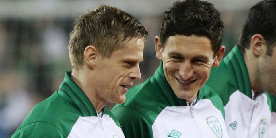 Damien Duff makes his way to M...