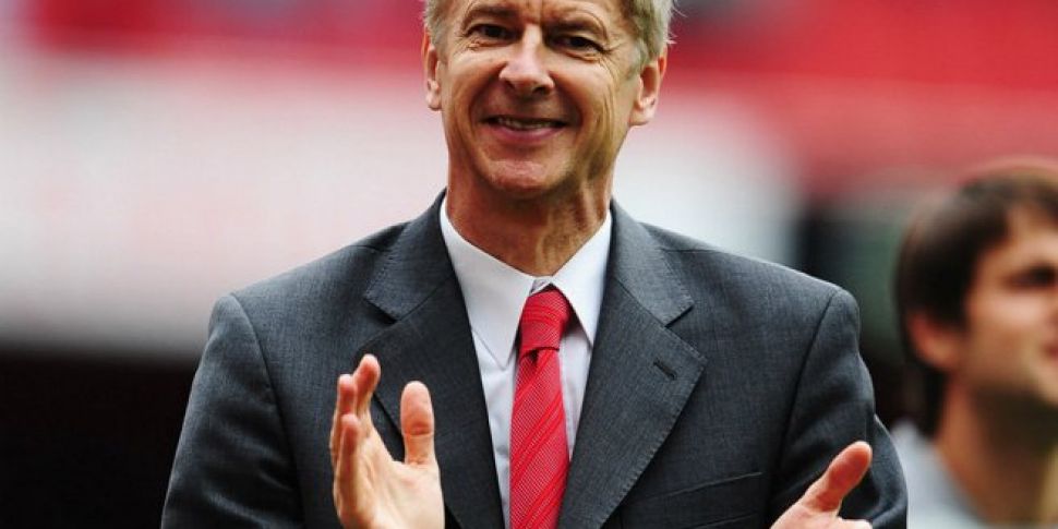 Wenger signs new Arsenal deal