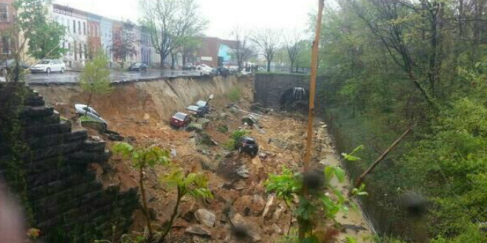 VIDEO: Massive sink hole swall...
