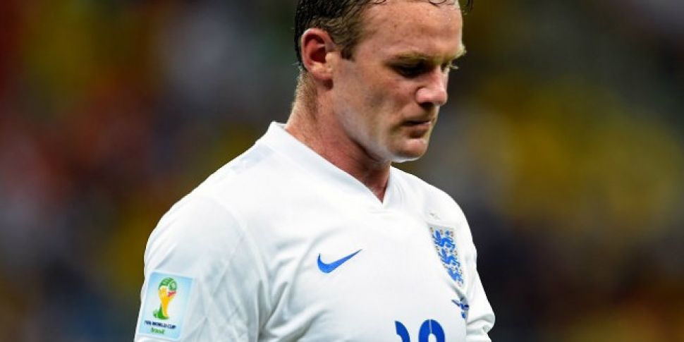 Rooney publicly apologises to...
