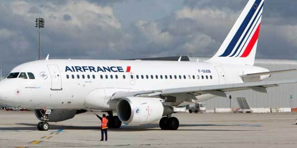 Air France jet makes emergency...